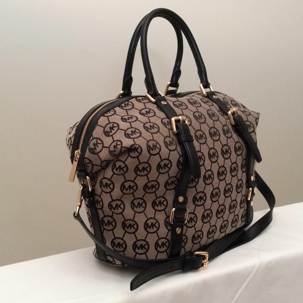 NWT Michael Kors Bedford LG satchel beige black